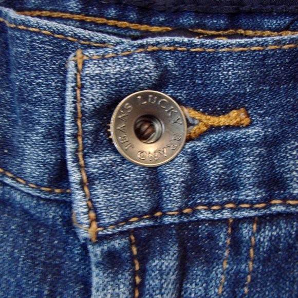 Lucky Brand Jean Shorts Abbey Bermuda Long Denim Frayed Raw Hem Size 4  / 27 - Picture 9 of 16